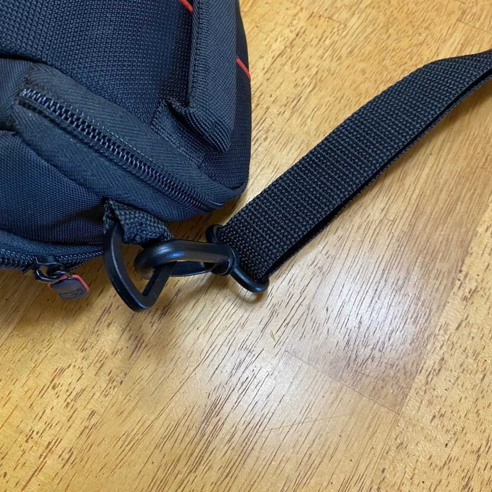 Case Logic Black‎ Padded DSLR Camera Shoulder Bag with Red Interior Trim